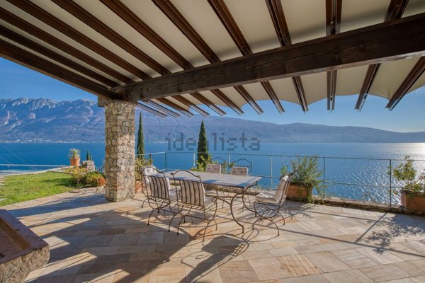 casa indipendente in vendita a Gargnano in zona Villa