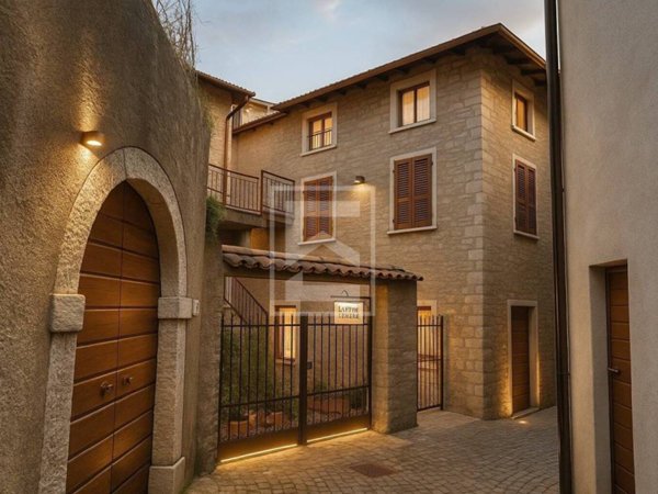 casa indipendente in vendita a Gargnano in zona Bogliaco