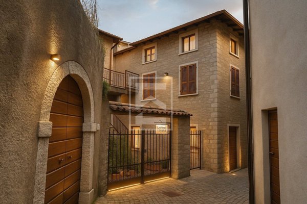 casa indipendente in vendita a Gargnano in zona Bogliaco