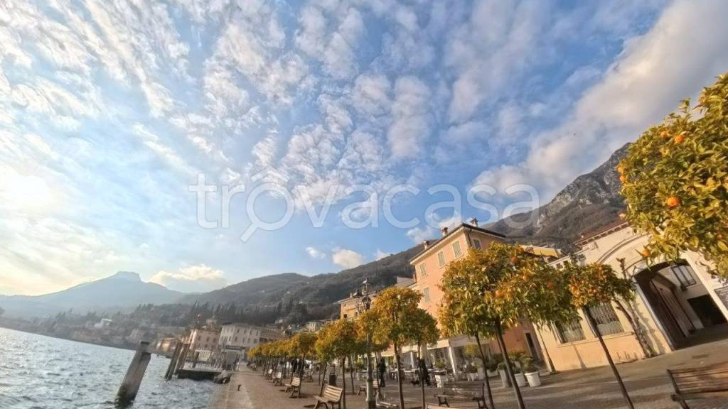 casa indipendente in vendita a Gargnano