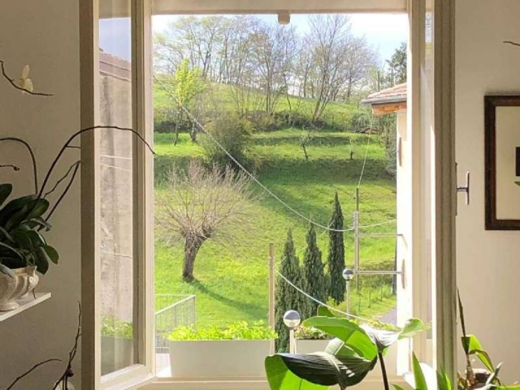 casa indipendente in vendita a Gargnano