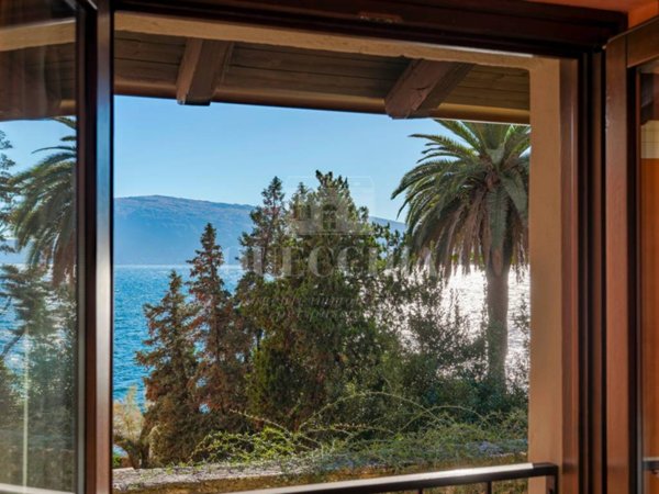 intera palazzina in vendita a Gargnano