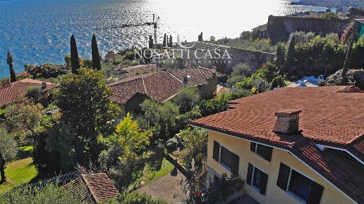 casa indipendente in vendita a Gargnano in zona Villa