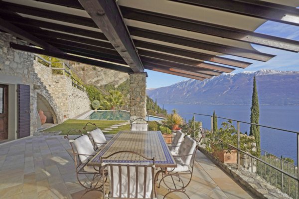 casa indipendente in vendita a Gargnano in zona Villa