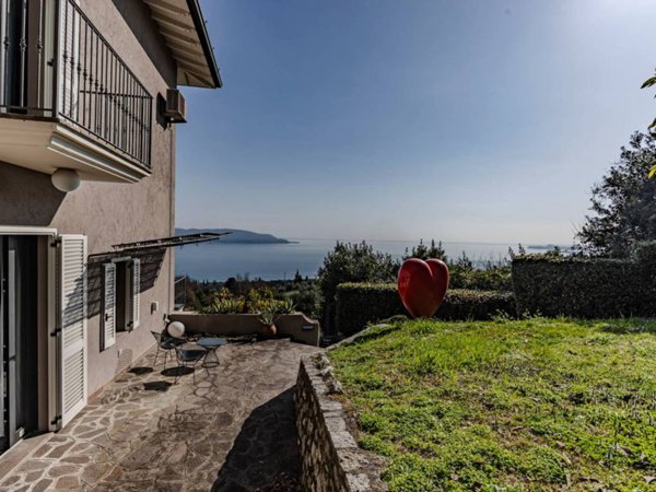 casa indipendente in vendita a Gargnano in zona Villa