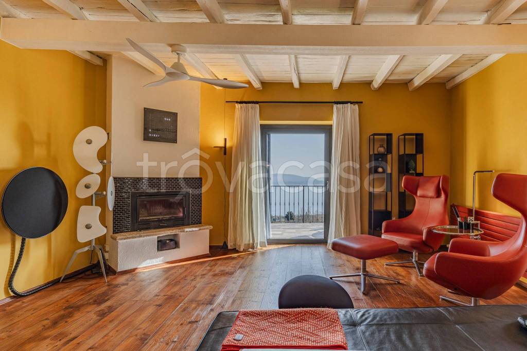 casa indipendente in vendita a Gargnano in zona Bogliaco