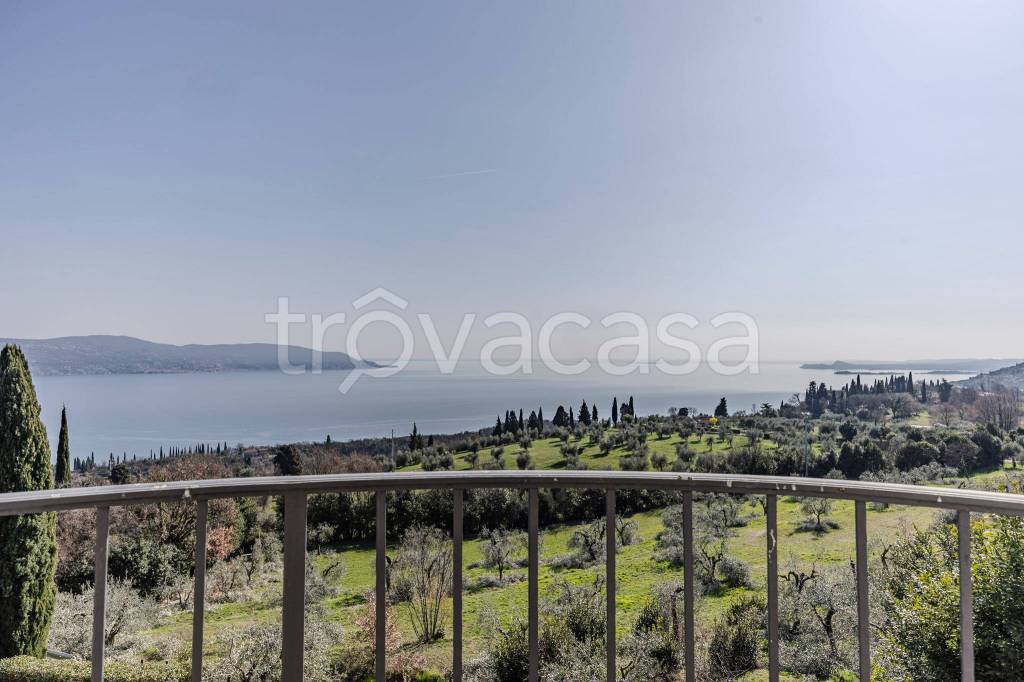 casa indipendente in vendita a Gargnano in zona Bogliaco