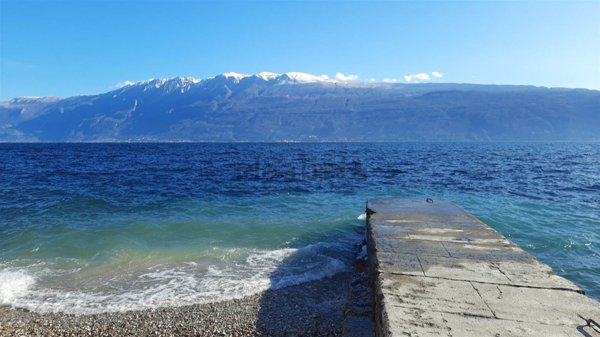 appartamento in vendita a Gargnano in zona Villa