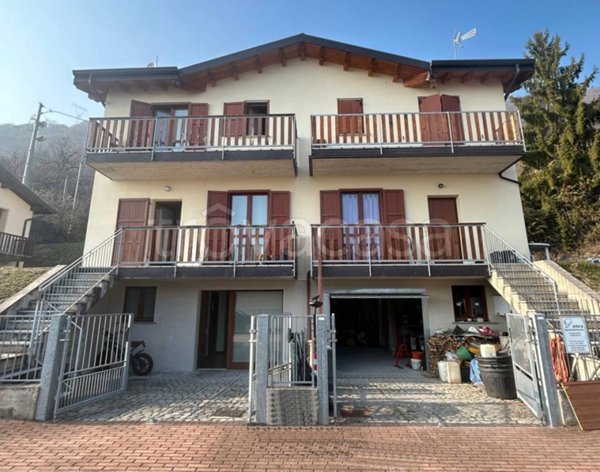 casa indipendente in vendita a Gargnano in zona Villa