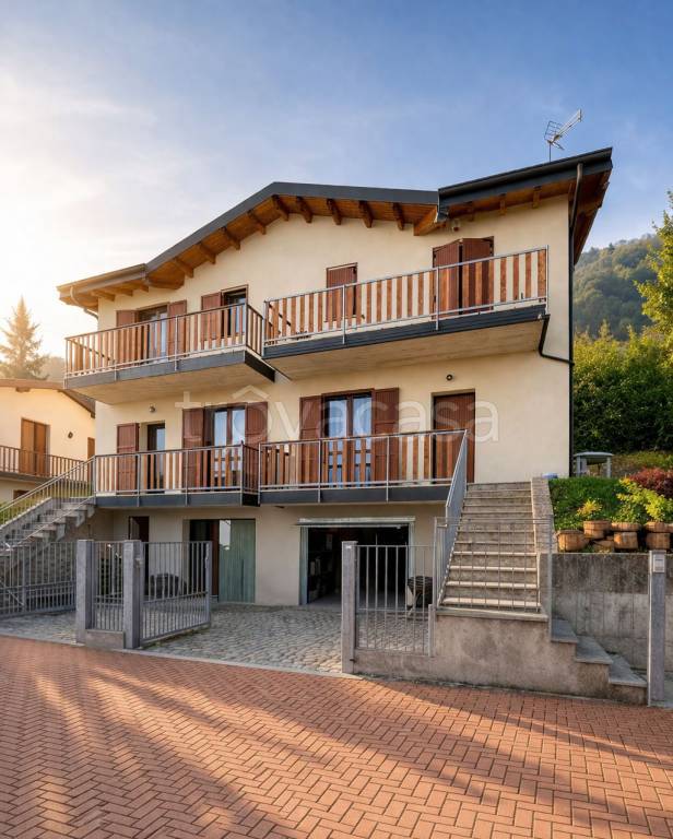 casa indipendente in vendita a Gargnano in zona Liano