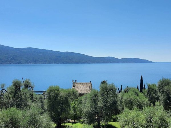 casa indipendente in vendita a Gargnano in zona Villa