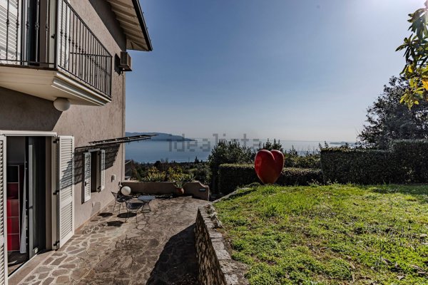 casa indipendente in vendita a Gargnano in zona Villa