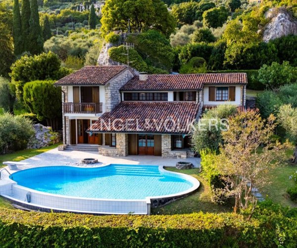 casa indipendente in vendita a Gargnano in zona Villa