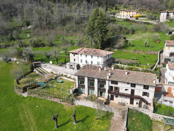 appartamento in vendita a Gargnano in zona Liano