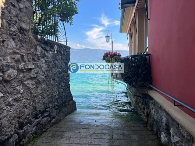 casa indipendente in vendita a Gargnano in zona Villa