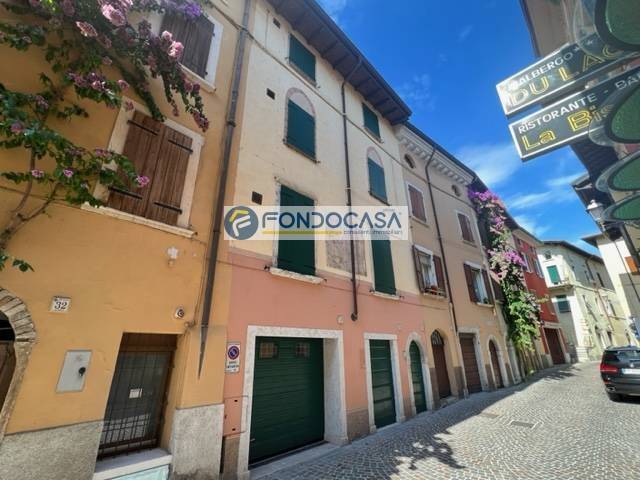 casa indipendente in vendita a Gargnano in zona Villa