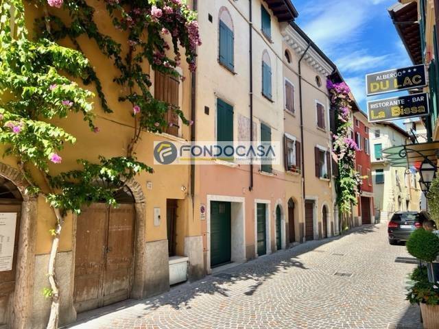 casa indipendente in vendita a Gargnano in zona Villa