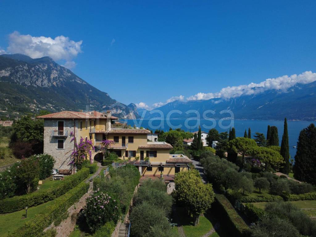 appartamento in vendita a Gargnano in zona Bogliaco