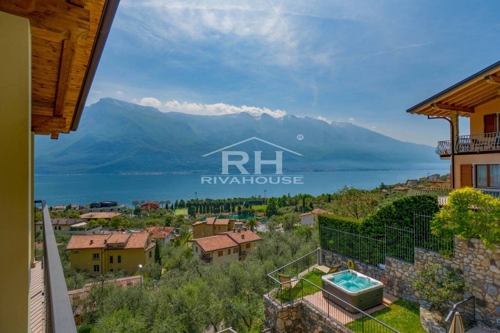 casa indipendente in vendita a Gargnano in zona Villa