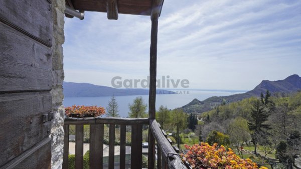 casa indipendente in vendita a Gargnano in zona Villa