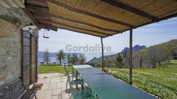 casa indipendente in vendita a Gargnano in zona Villa