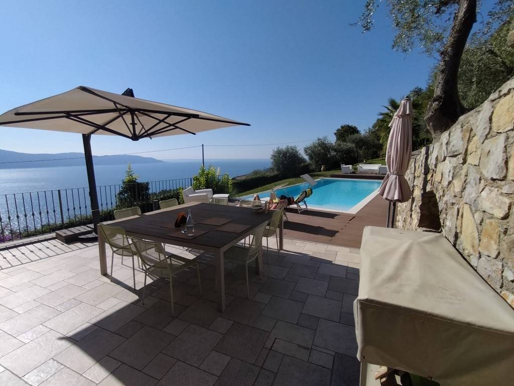 casa indipendente in vendita a Gargnano in zona Villa