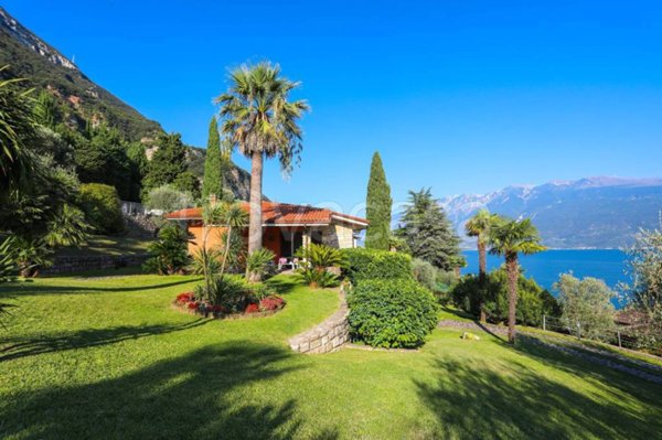 casa indipendente in vendita a Gargnano in zona Villa