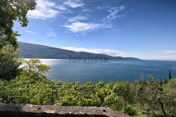 casa indipendente in vendita a Gargnano in zona Villa