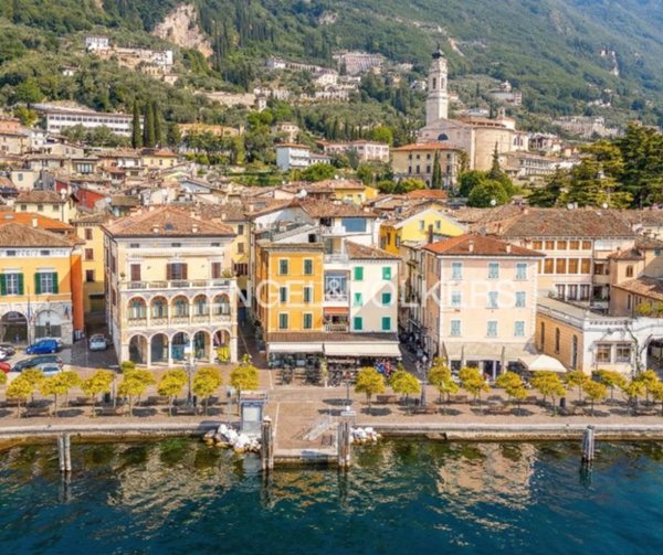 appartamento in vendita a Gargnano in zona Villa