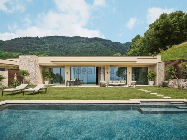 casa indipendente in vendita a Gargnano in zona Villa