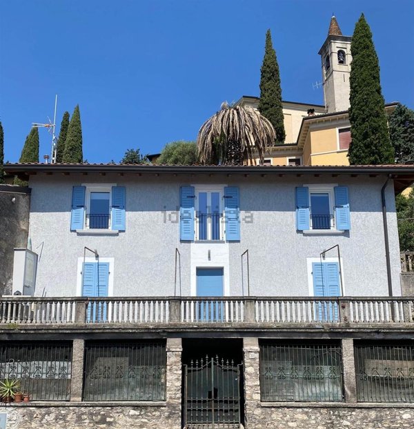 casa indipendente in vendita a Gargnano