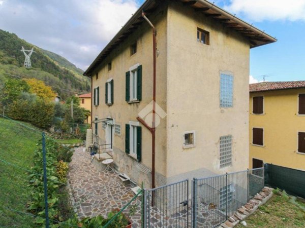 casa indipendente in vendita a Gargnano in zona Liano