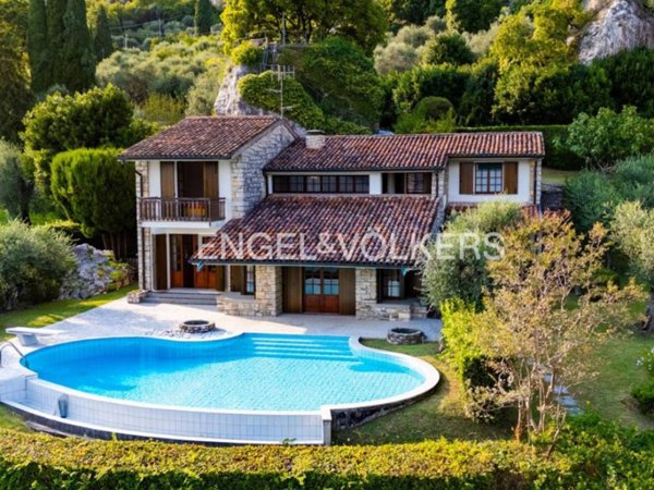 casa indipendente in vendita a Gargnano in zona Villa