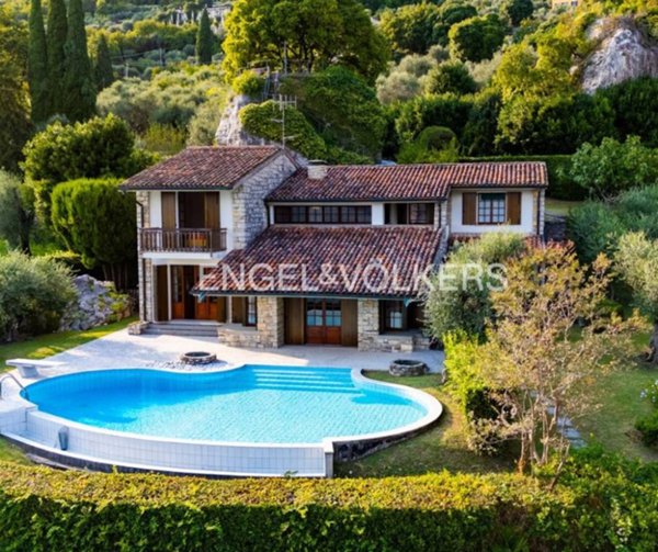 casa indipendente in vendita a Gargnano in zona Villa