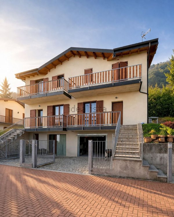 casa indipendente in vendita a Gargnano
