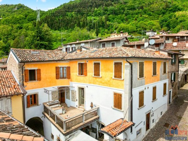 casa indipendente in vendita a Gargnano in zona Liano