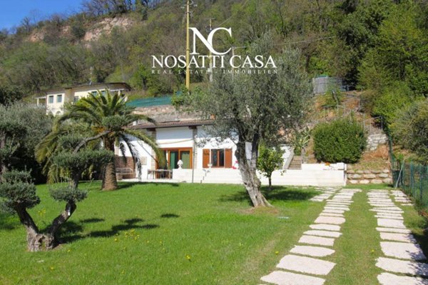 casa indipendente in vendita a Gargnano in zona Bogliaco