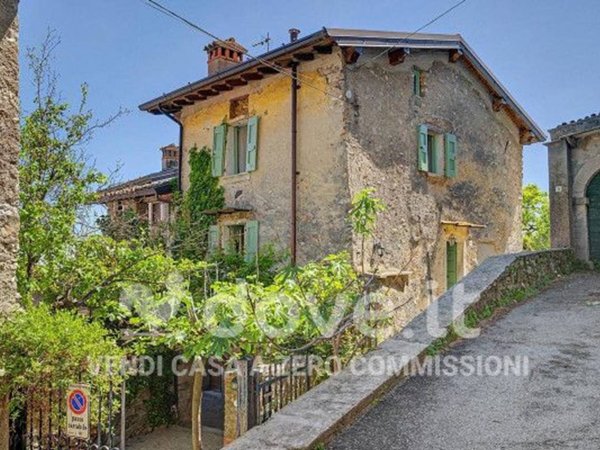 casa indipendente in vendita a Gargnano