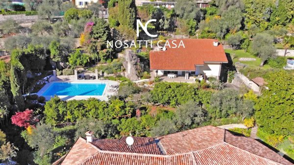 casa indipendente in vendita a Gargnano in zona Villa