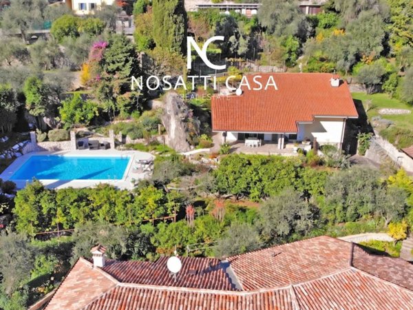casa indipendente in vendita a Gargnano in zona Villa