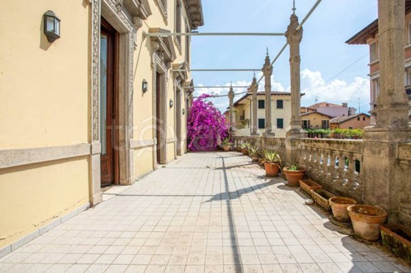 casa indipendente in vendita a Gargnano in zona Villa