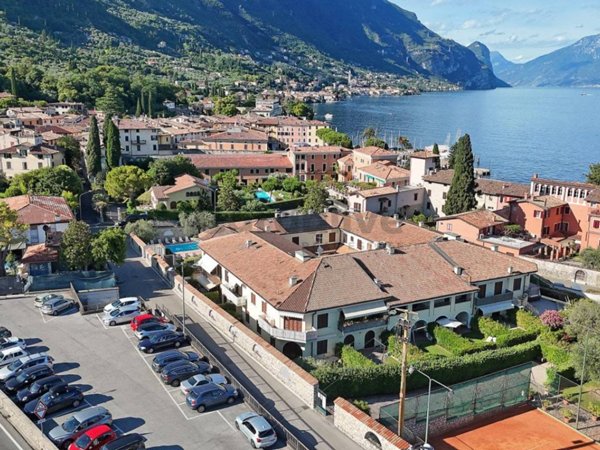 appartamento in vendita a Gargnano in zona Bogliaco