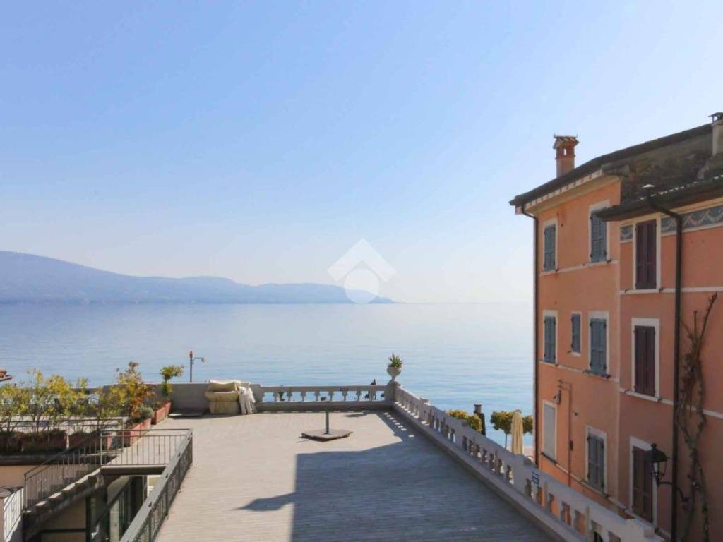 appartamento in vendita a Gargnano in zona Villa