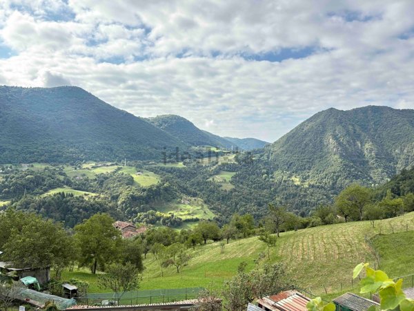 appartamento in vendita a Gargnano in zona Costa