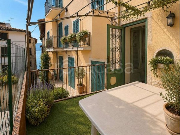 casa indipendente in vendita a Gargnano in zona Villa