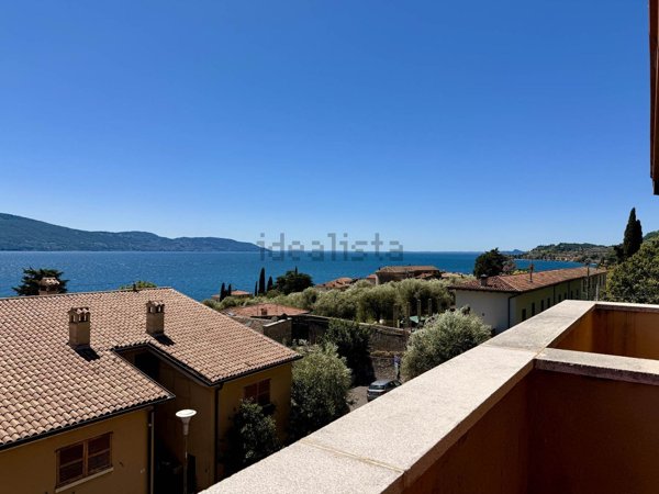 casa indipendente in vendita a Gargnano in zona Villa