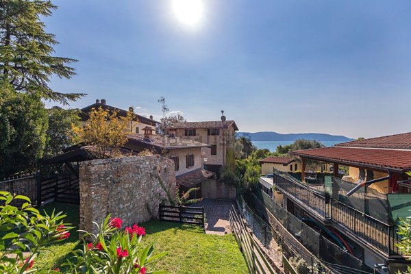 casa indipendente in vendita a Gargnano in zona Villa