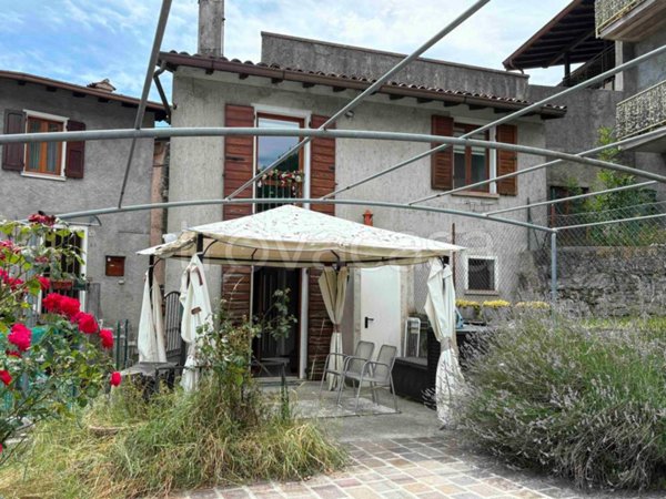 casa indipendente in vendita a Gargnano in zona Costa