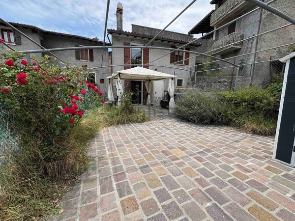 casa indipendente in vendita a Gargnano in zona Costa