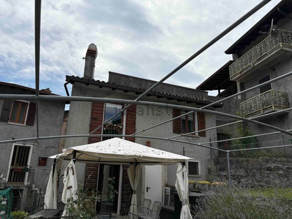 casa indipendente in vendita a Gargnano in zona Costa